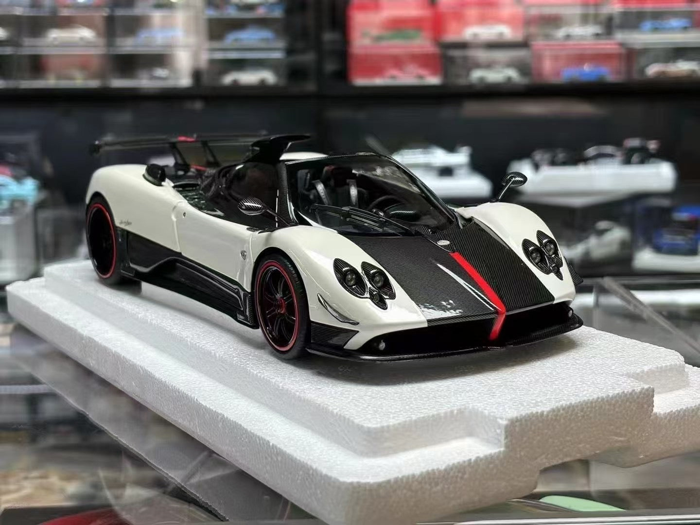 Almost Real Pagani Zonda Cinque Roadster 1/18