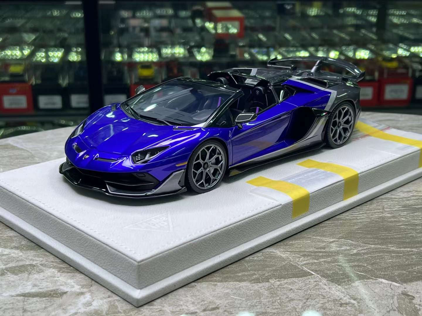 MakeUp 1/18 SVJ Roadster Ad Persona