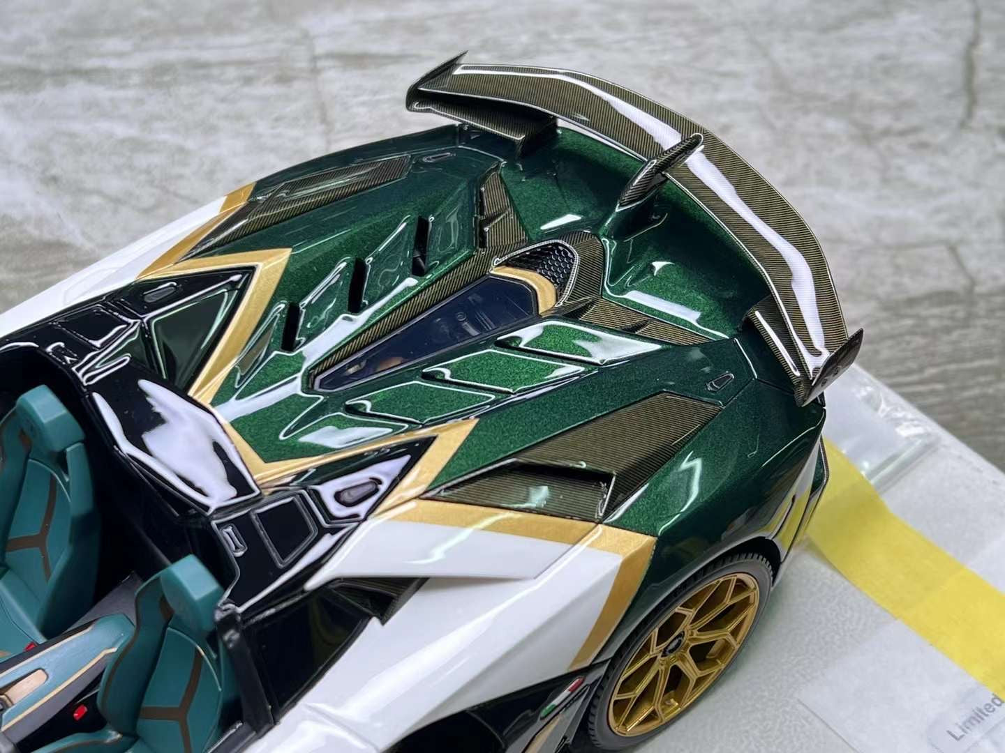 MakeUp 1/18 SVJ Roadster Ad Persona