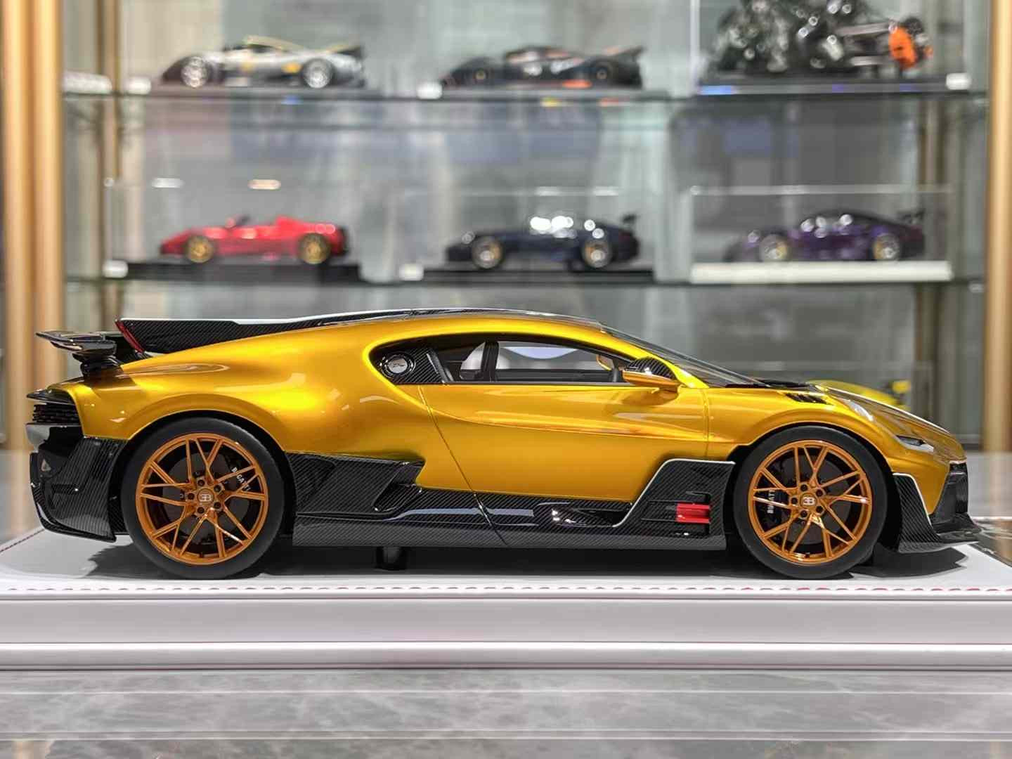 F.C Models Bugatti Divo 1/18 (White Base)