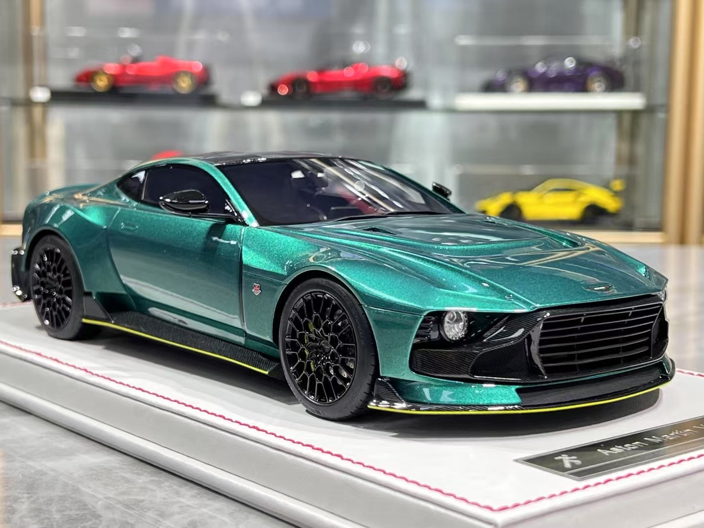 Runner Aston Valour 1/18