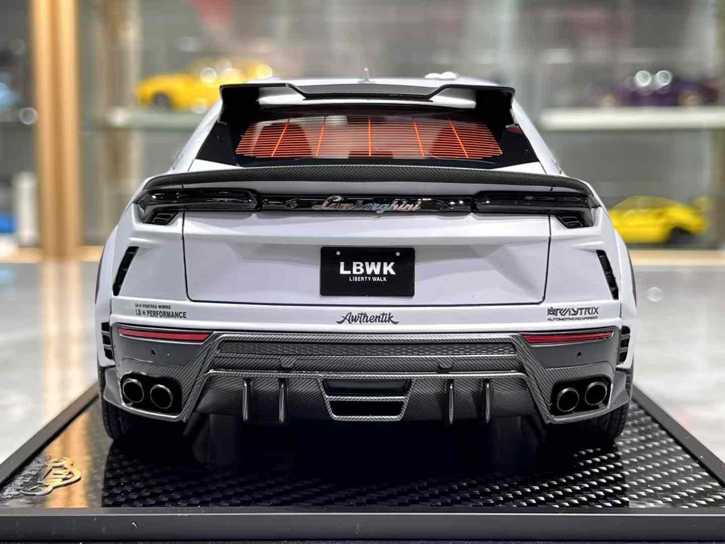 VIP Models Lamborghini Urus 1/18