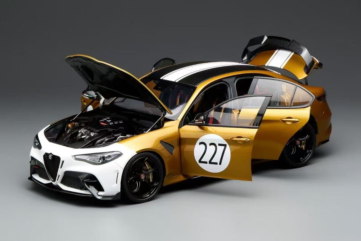 (Pre-Order) MotorHelix 1/18 Alfa Romeo Giulia GTAm