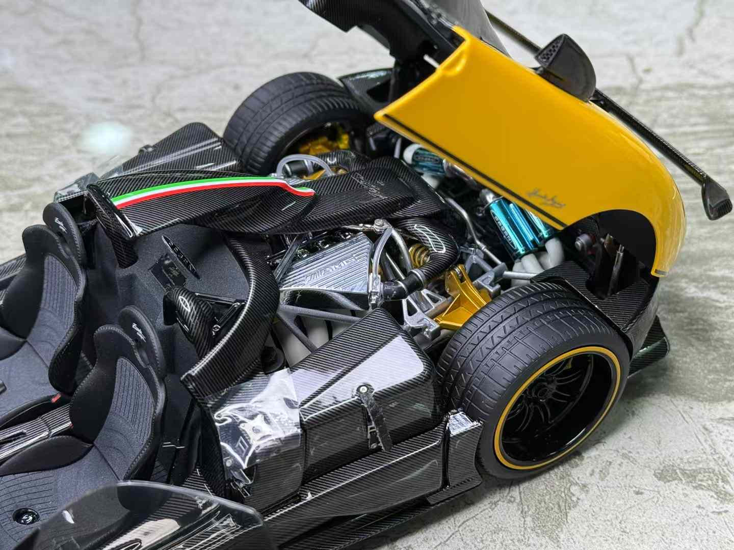 Almost Real Pagani Zonda Cinque Roadster 1/18