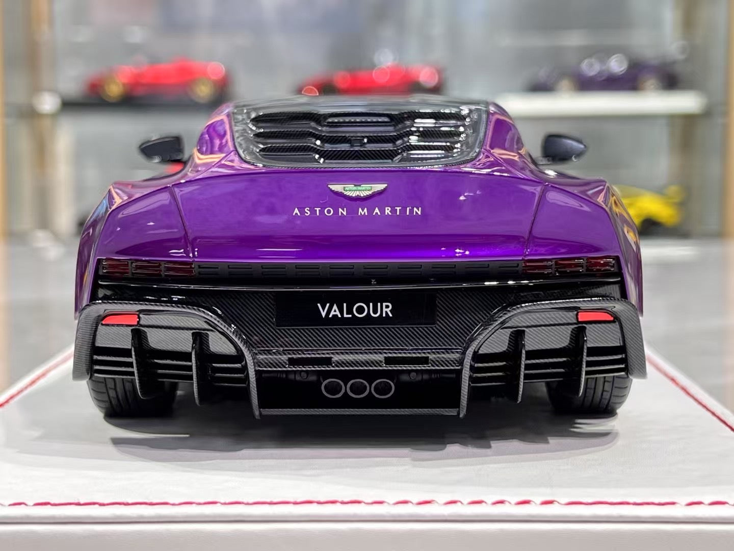 Runner Aston Valour 1/18