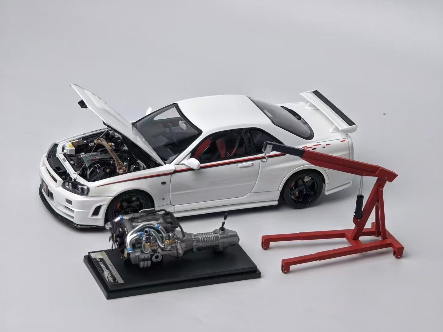 MotorHelix R34 Pearl White 1/18