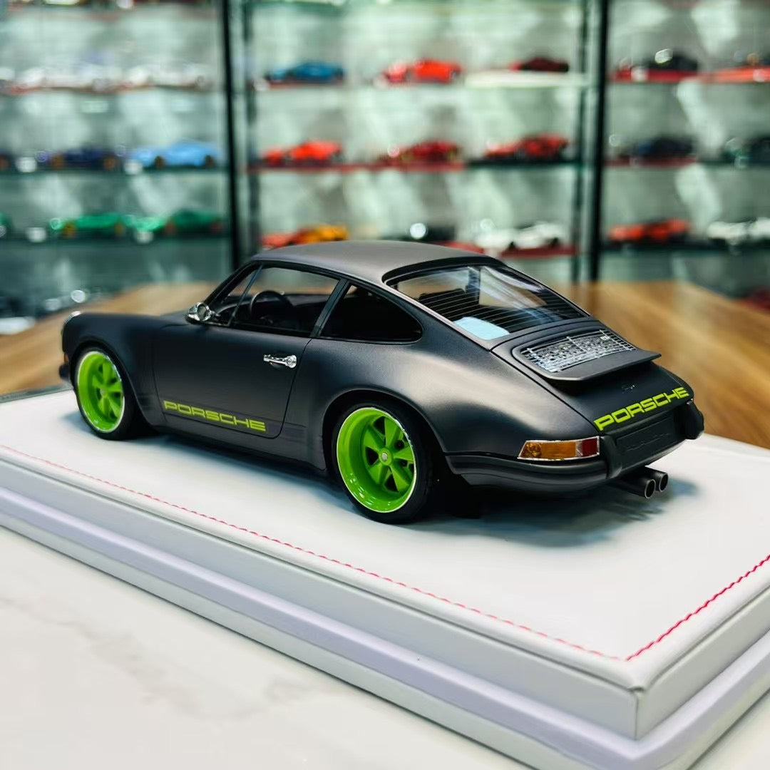 Ivy Models 911 Singer 1/18