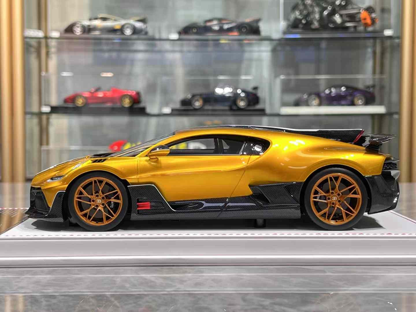 F.C Models Bugatti Divo 1/18 (White Base)