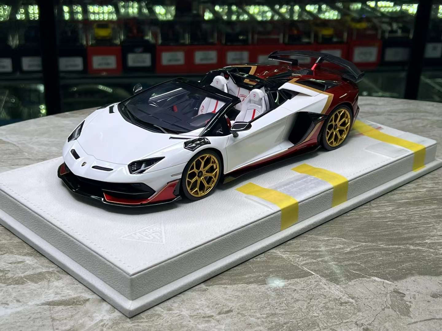 MakeUp 1/18 SVJ Roadster Ad Persona