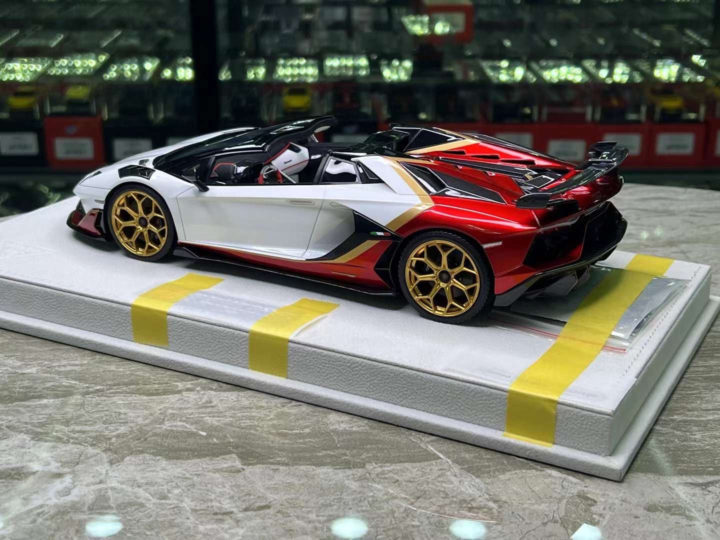 MakeUp 1/18 SVJ Roadster Ad Persona