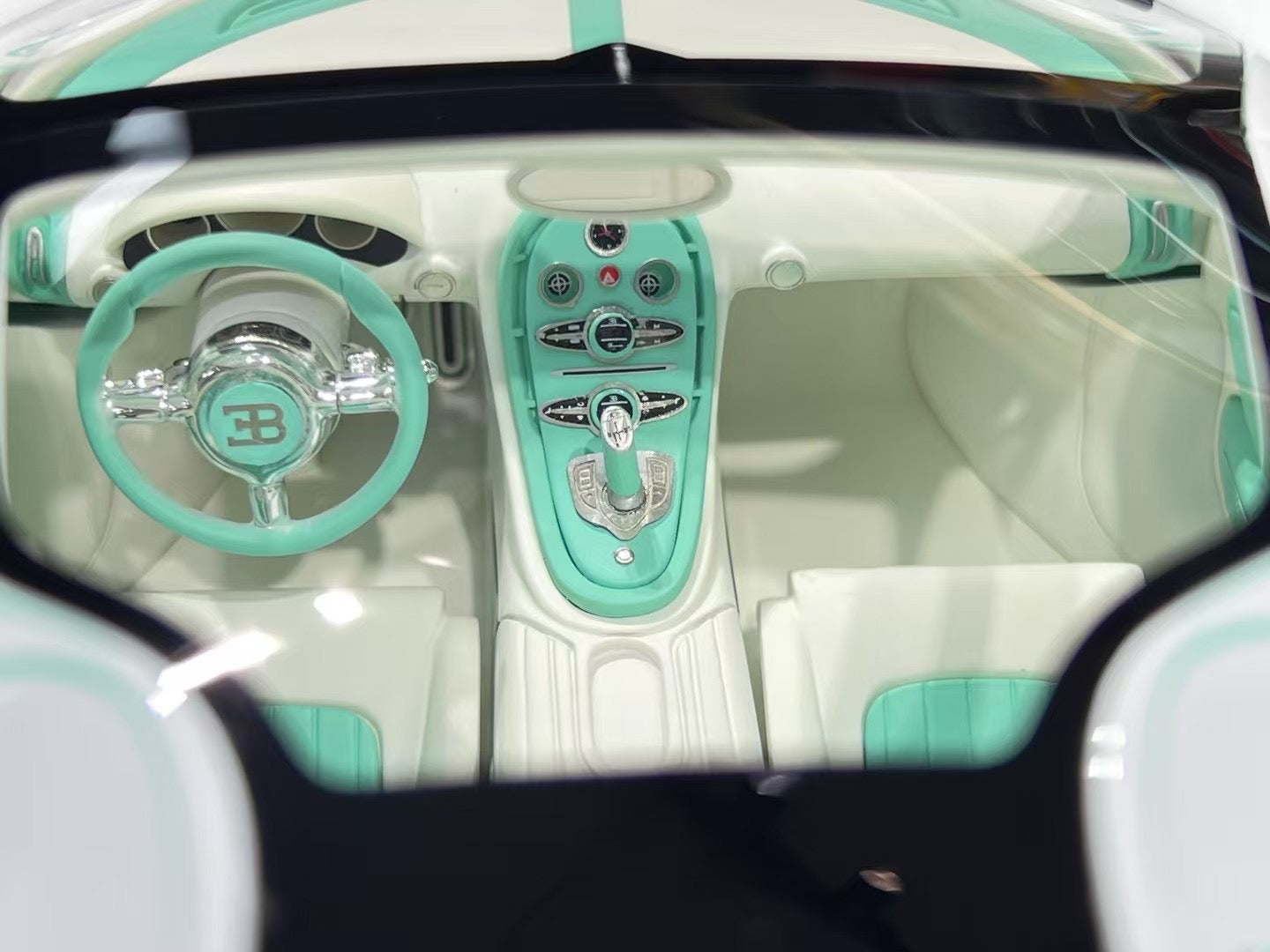 Henson & Heaven (HH) Bugatti Veyron 1/18