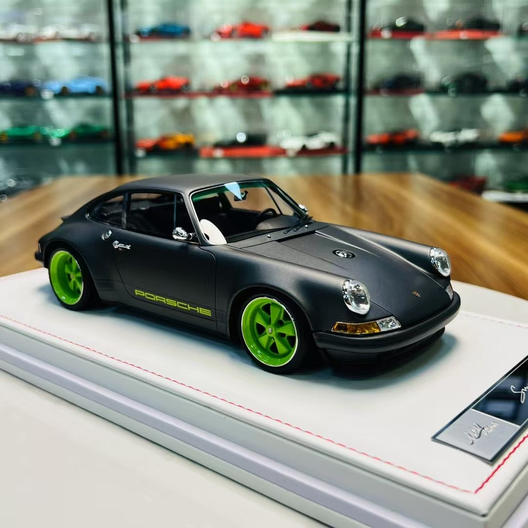 Ivy Models 911 Singer 1/18