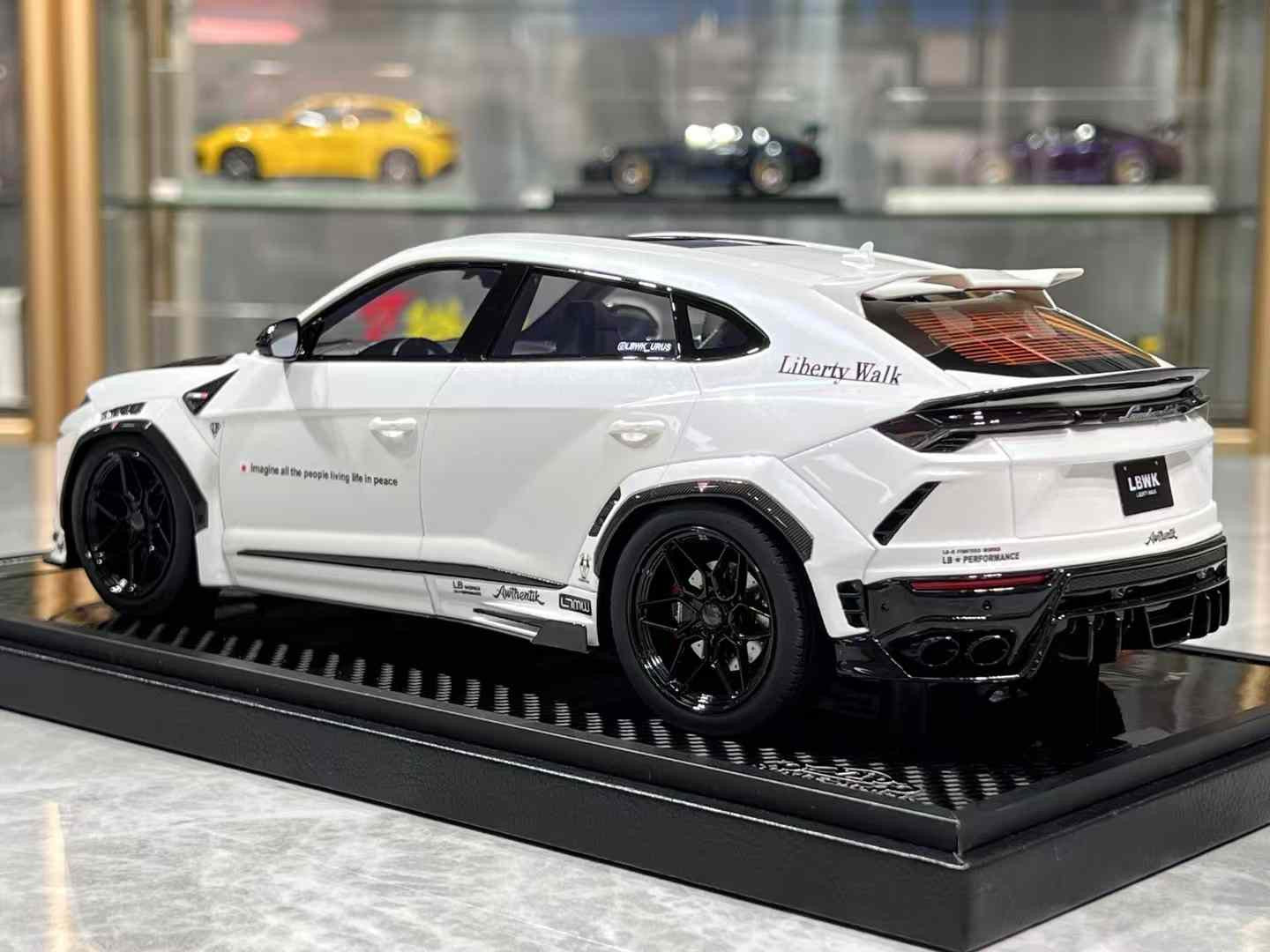 VIP Models Lamborghini Urus 1/18
