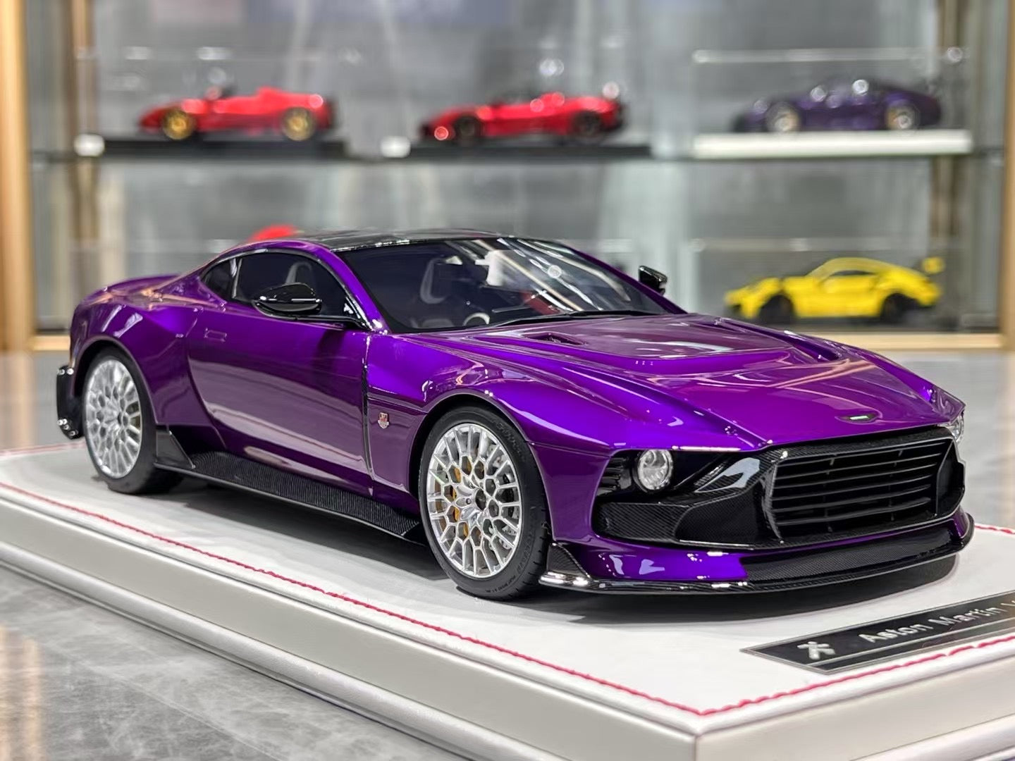 Runner Aston Valour 1/18