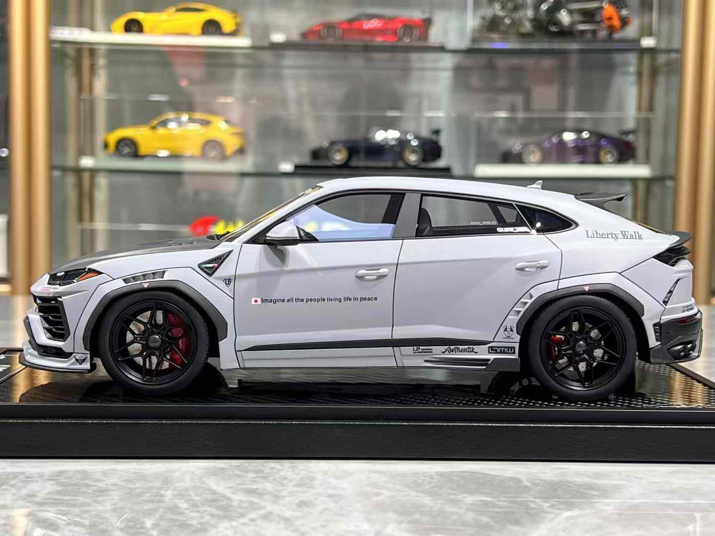 VIP Models Lamborghini Urus 1/18