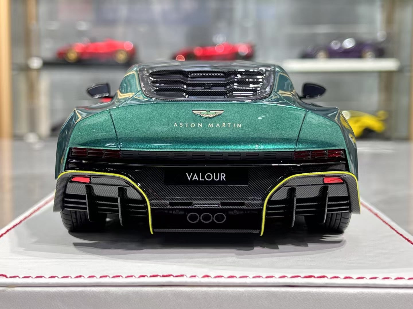Runner Aston Valour 1/18