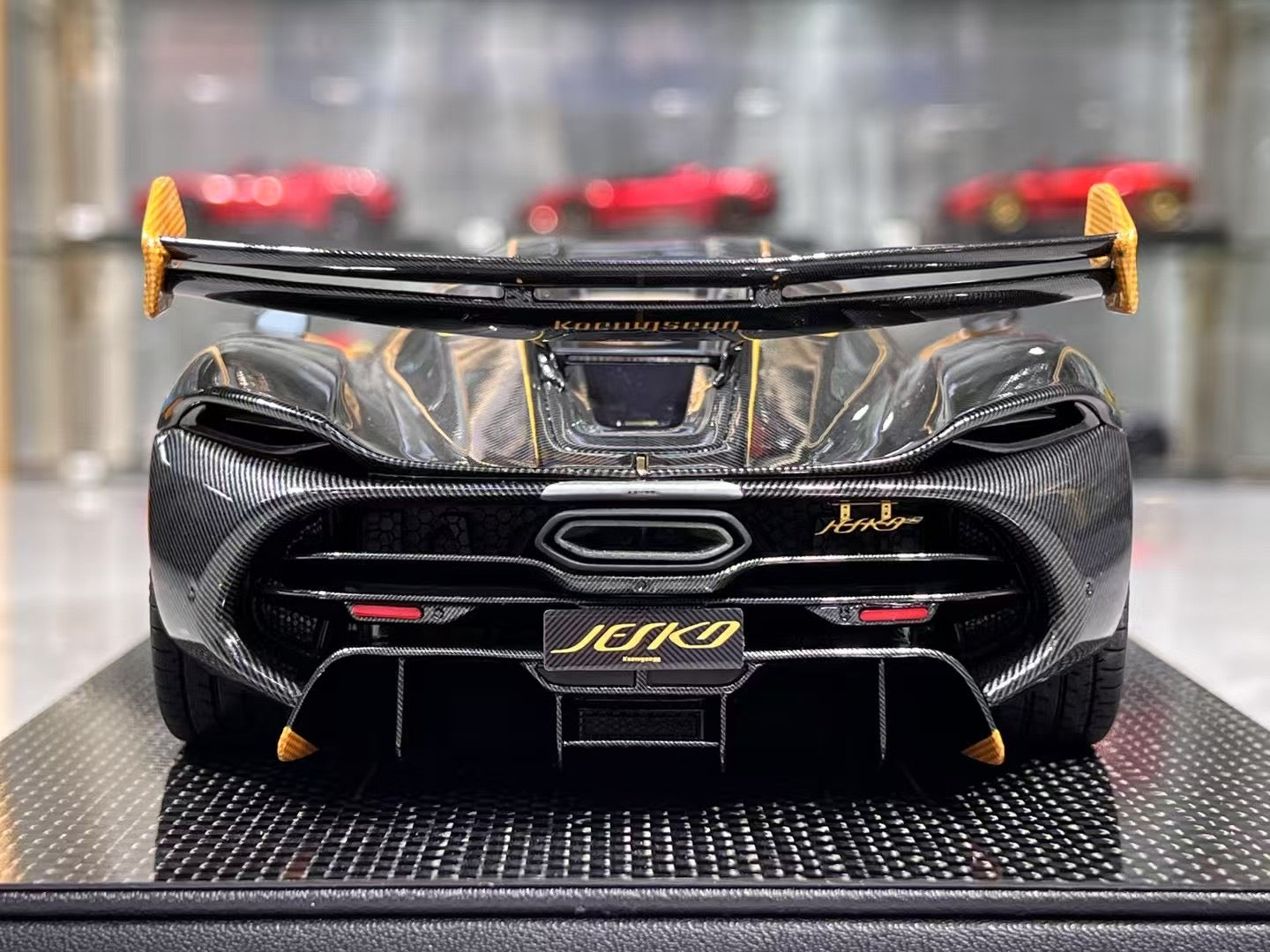FrontiArt Koenigsegg Jesko 1/18