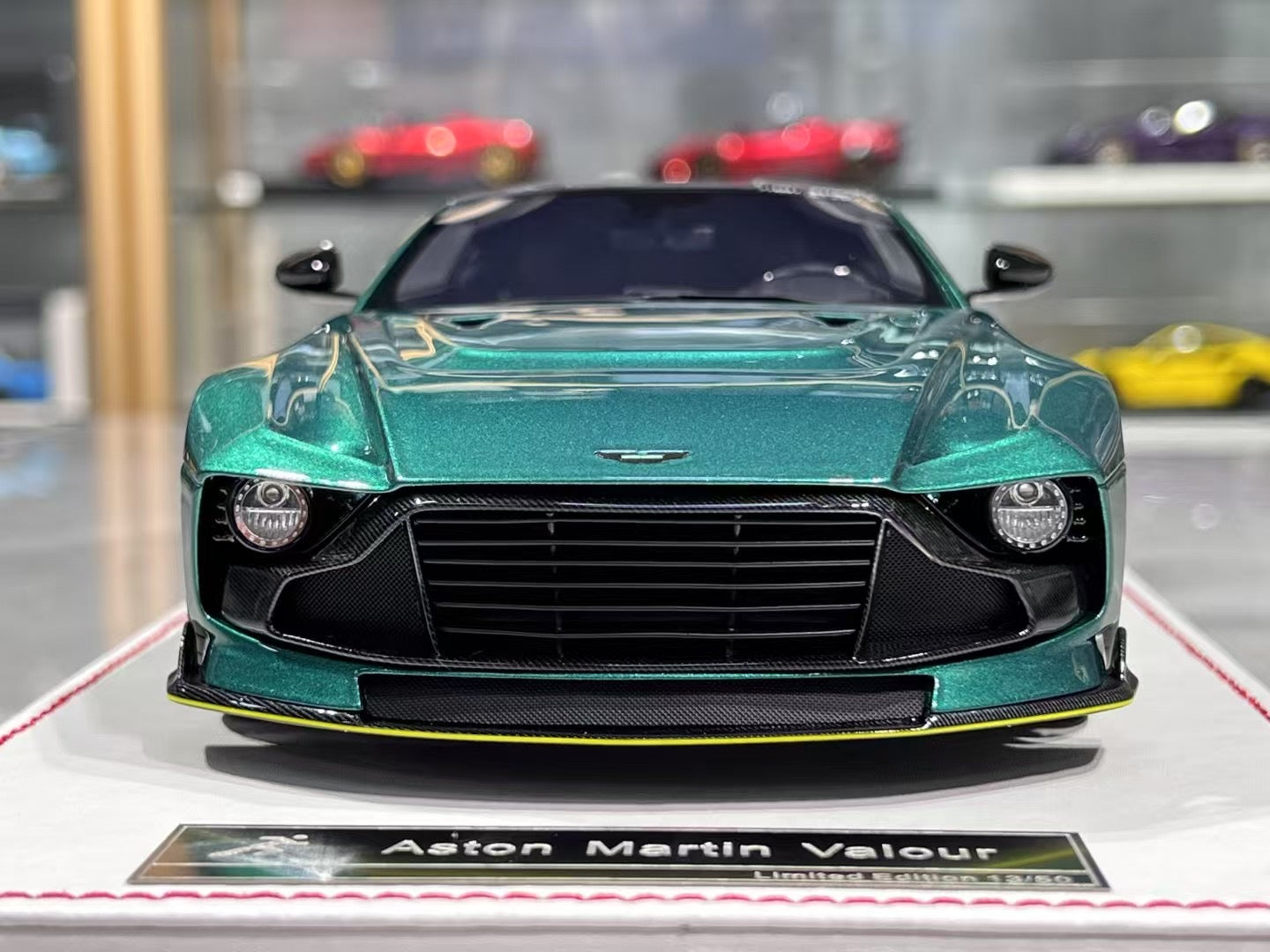 Runner Aston Valour 1/18