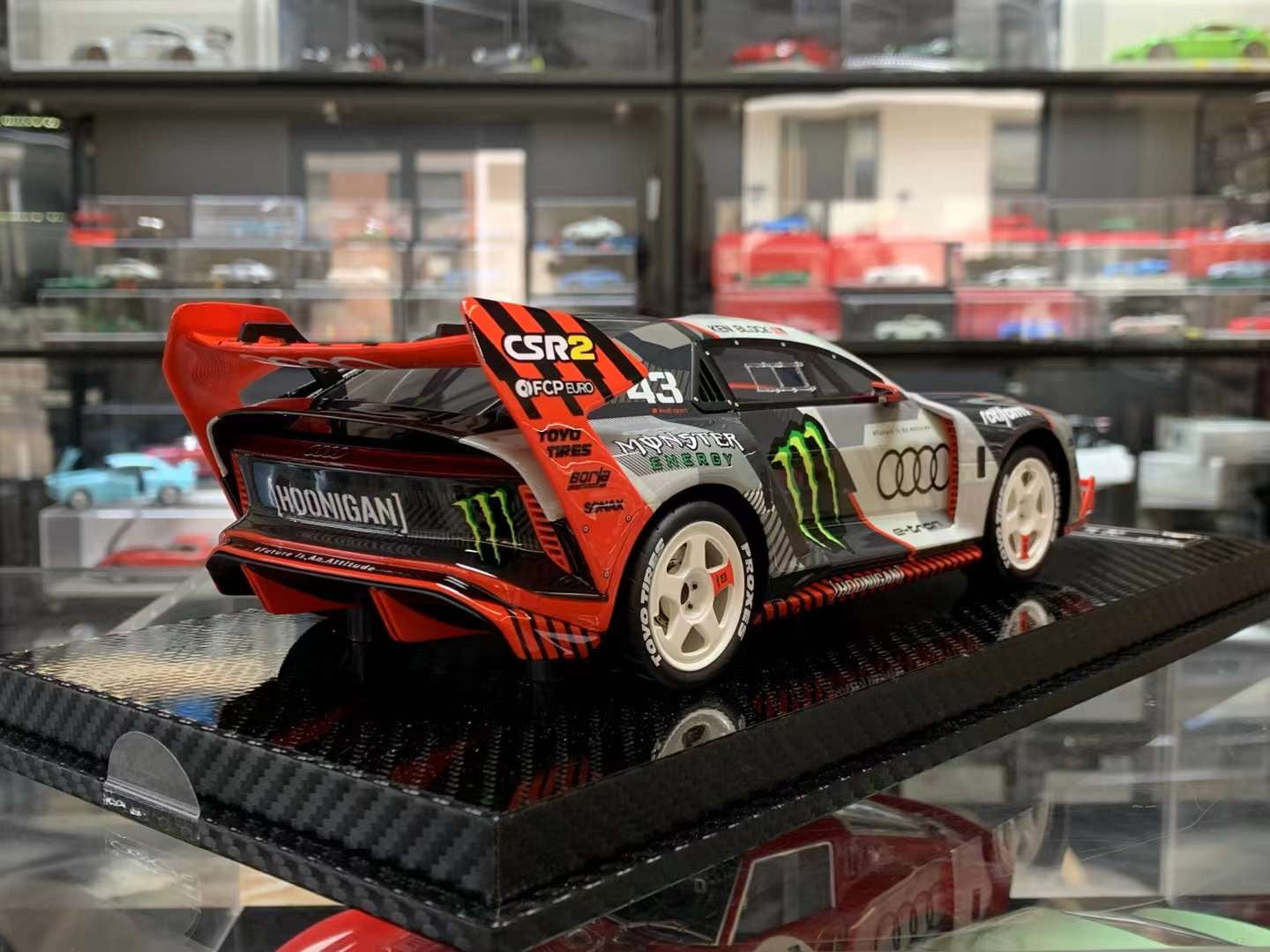 VIP Models Hoonitron 1/18