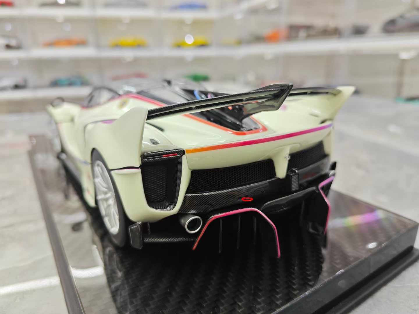 Ultra Unique (UU Models) FXXK Evo 1/18