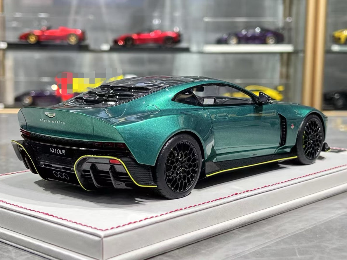Runner Aston Valour 1/18
