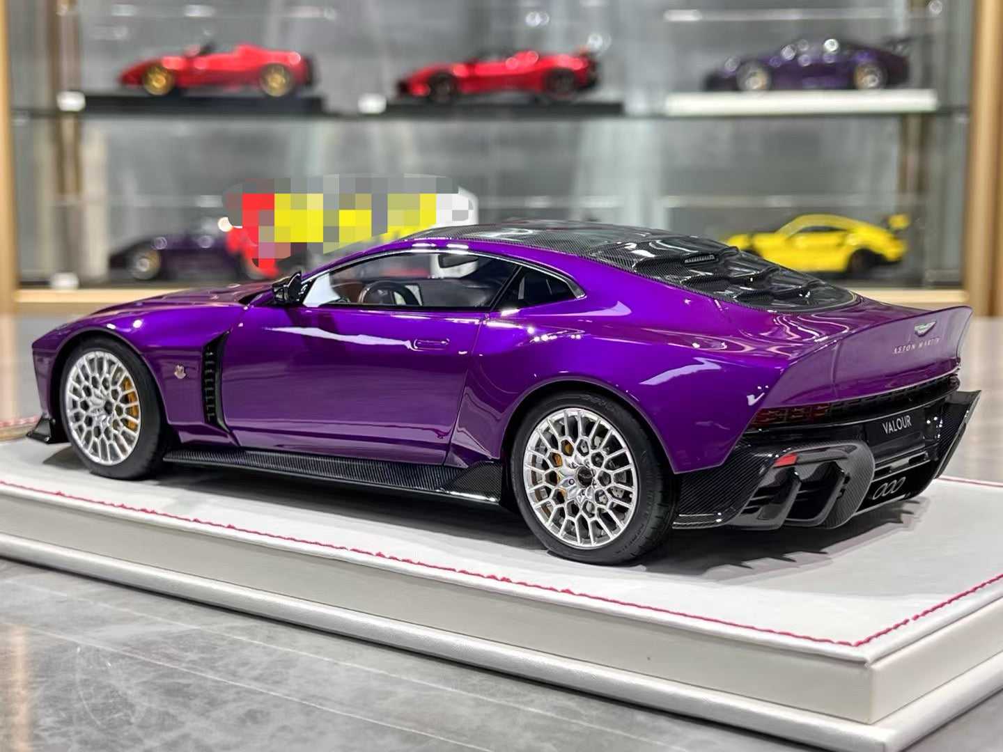 Runner Aston Valour 1/18