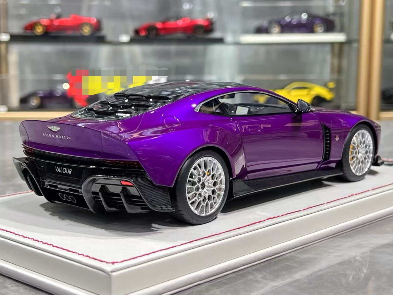 Runner Aston Valour 1/18