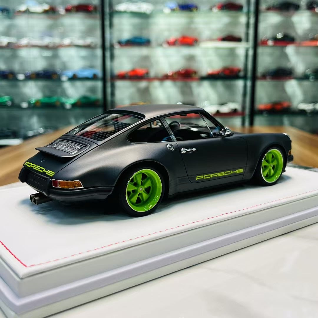 Ivy Models 911 Singer 1/18