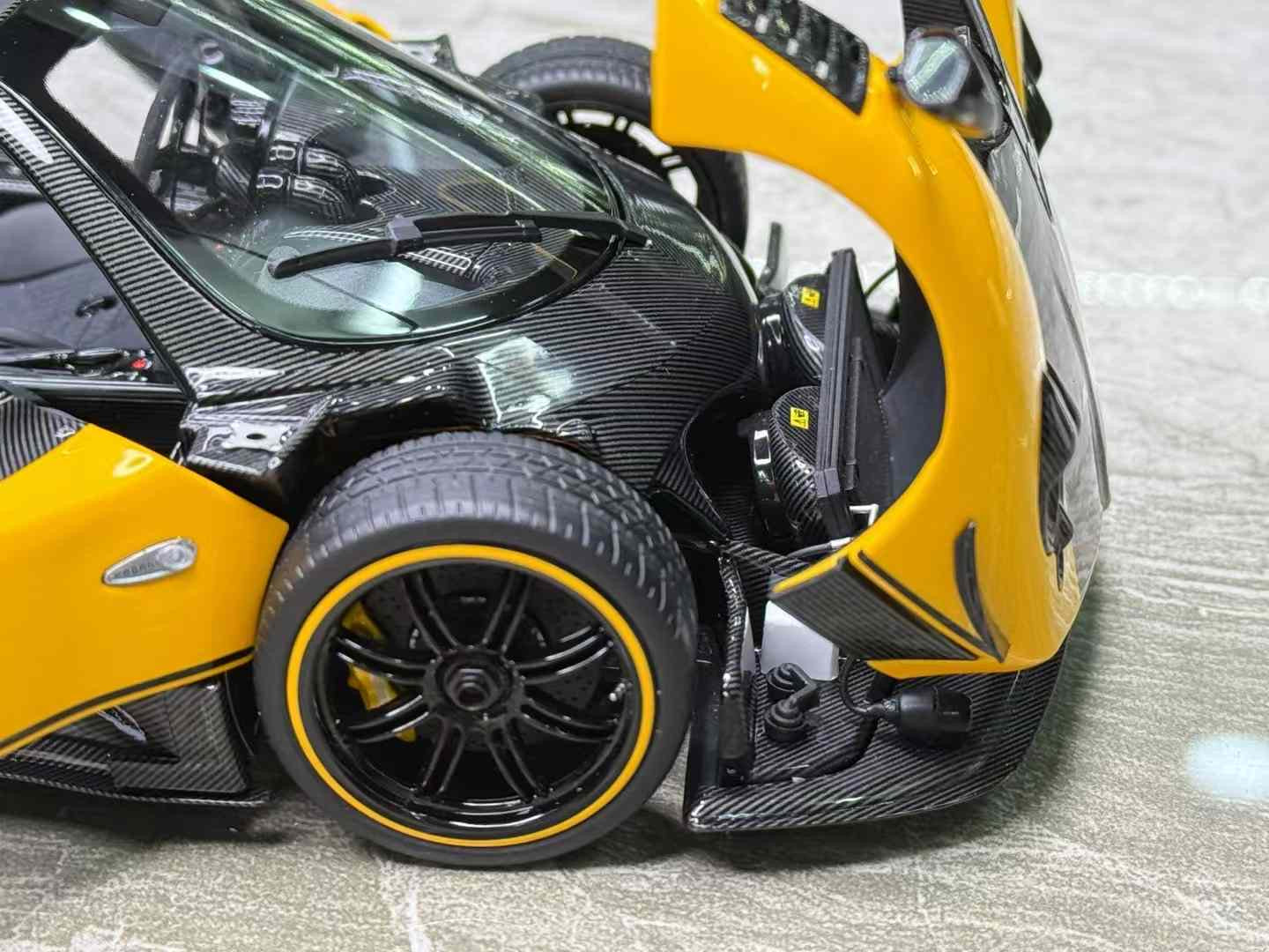 Almost Real Pagani Zonda Cinque Roadster 1/18
