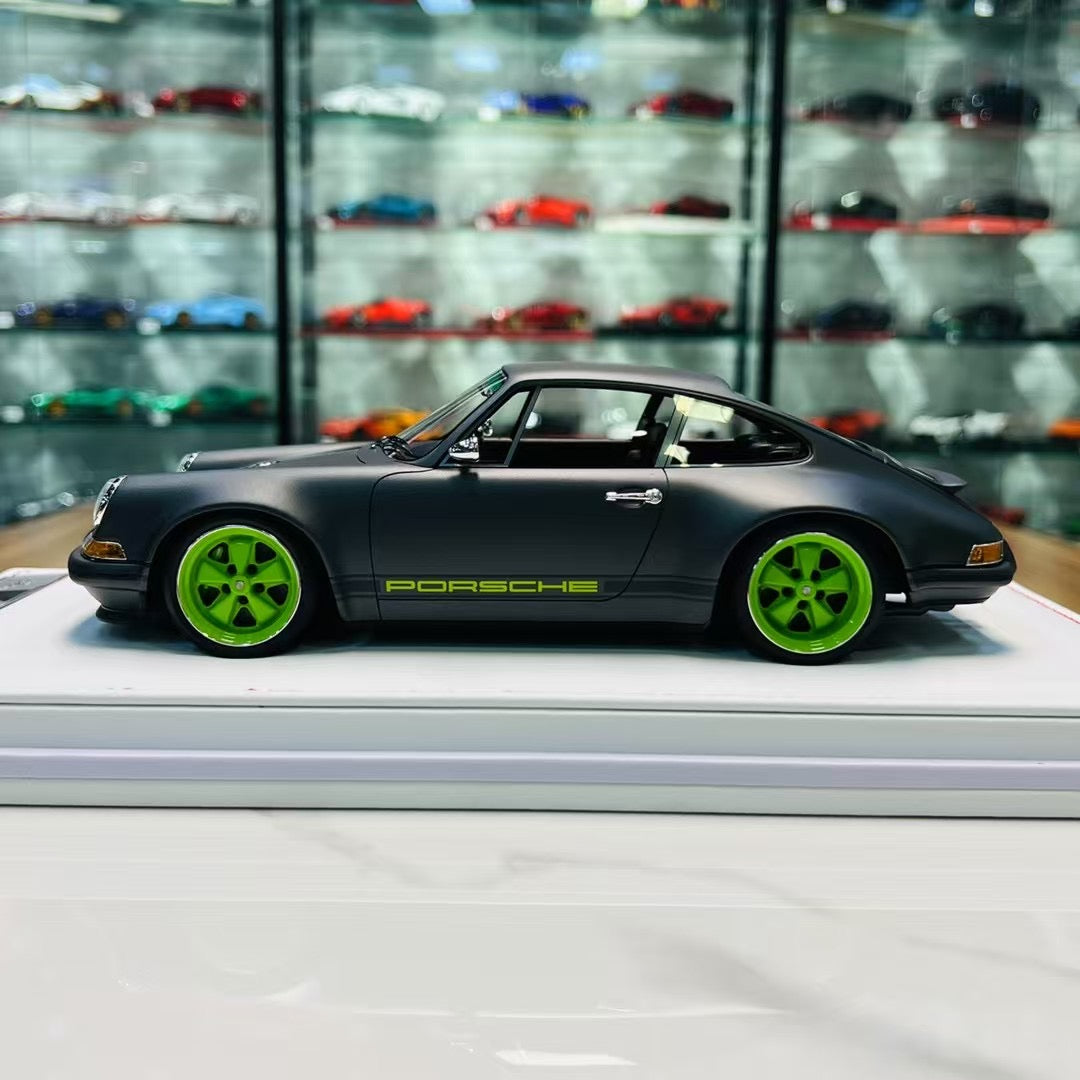 Ivy Models 911 Singer 1/18