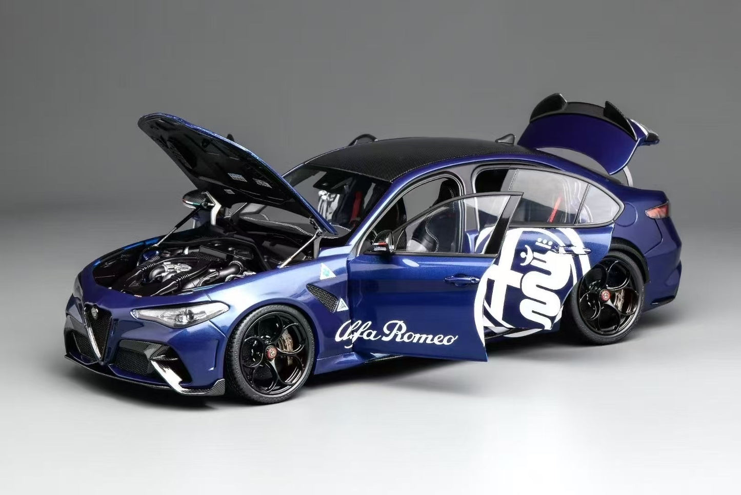 (Pre-Order) MotorHelix 1/18 Alfa Romeo Giulia GTAm