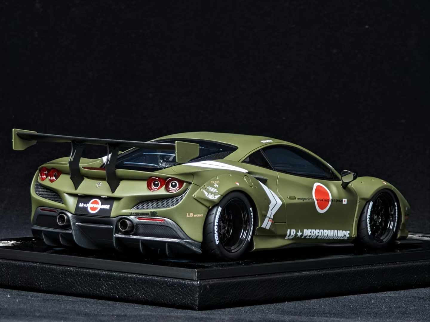 VIP Models F8 LBWK 1/18