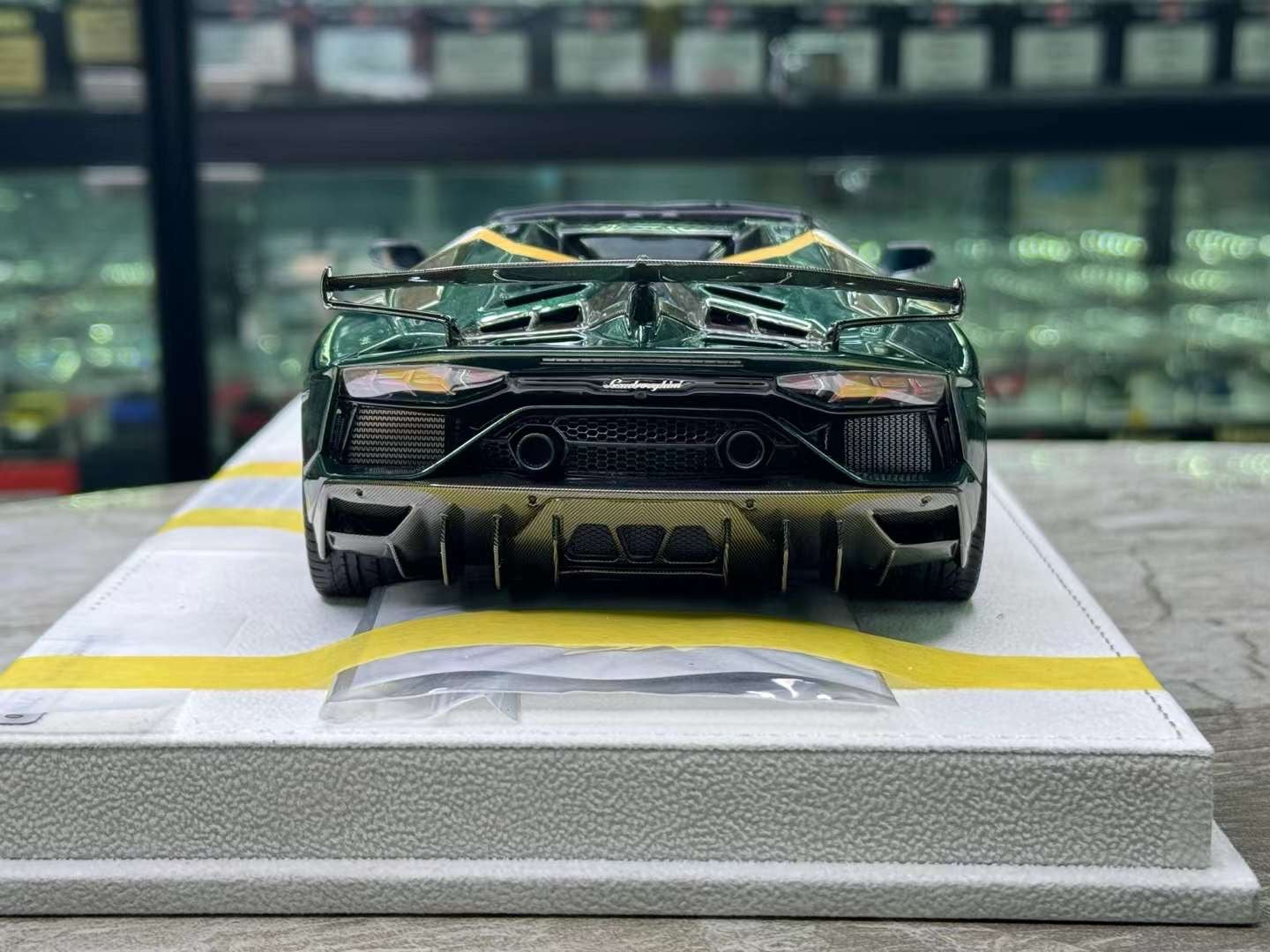 MakeUp 1/18 SVJ Roadster Ad Persona
