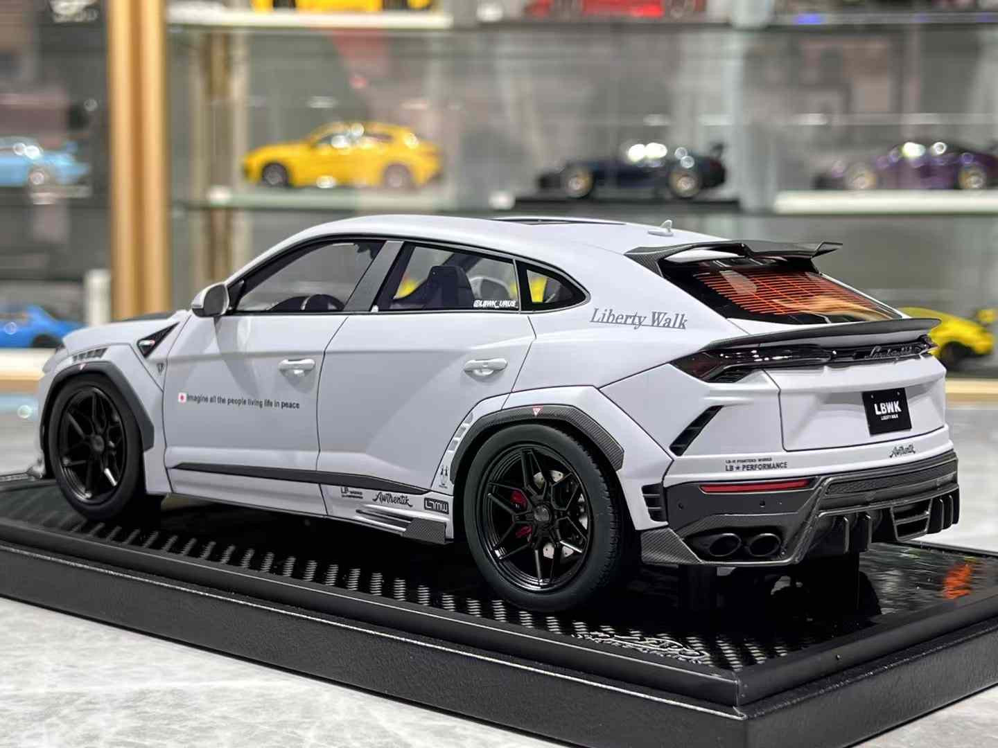 VIP Models Lamborghini Urus 1/18