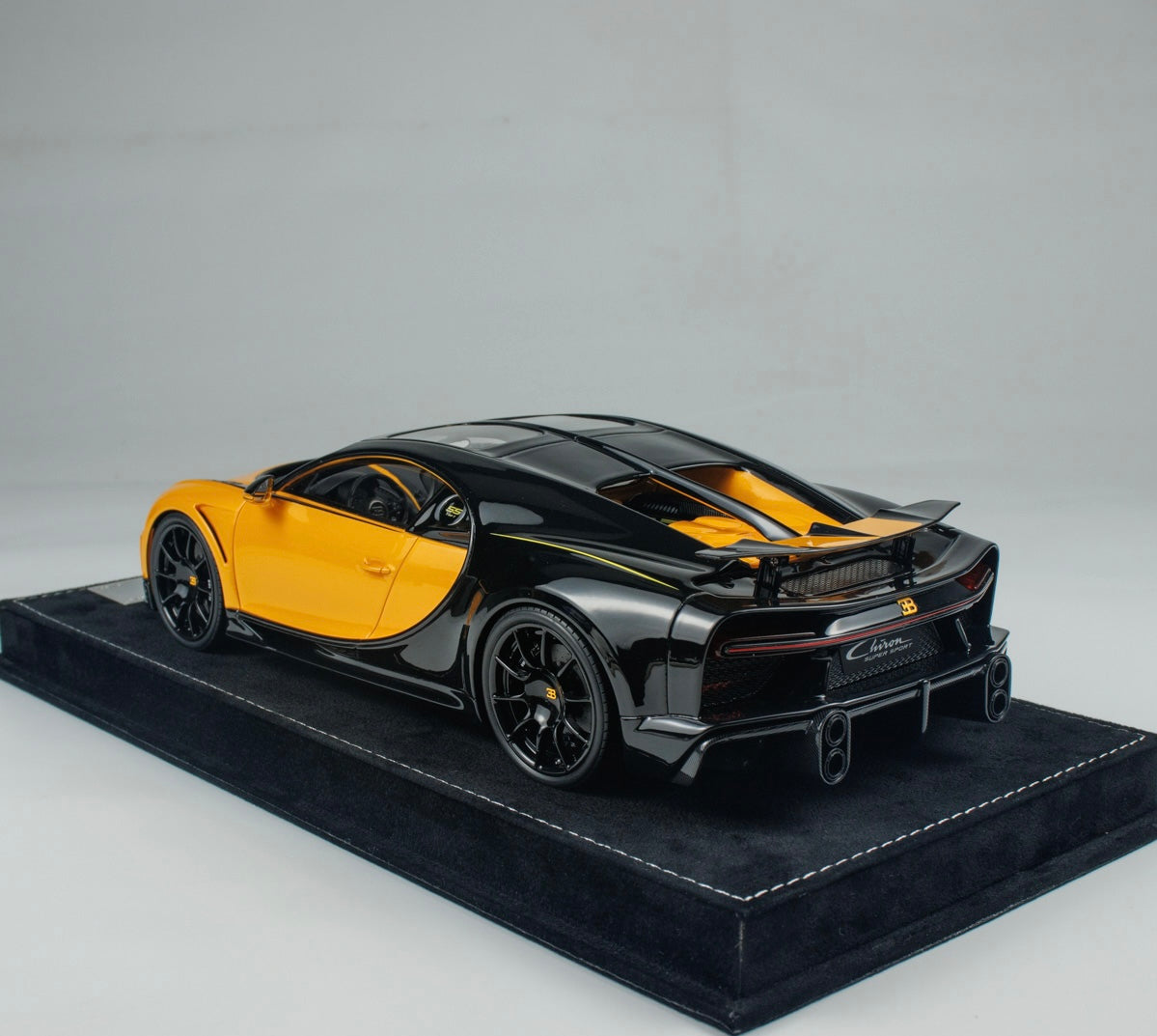 CLEARANCE! Henson & Heaven (HH Models) 1/18 Bugatti Chiron SS