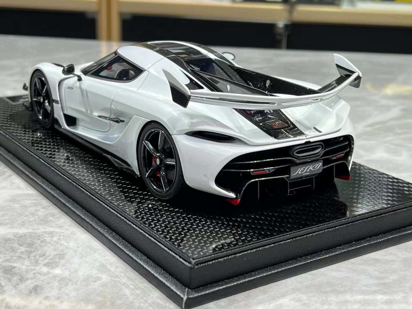 FrontiArt Koenigsegg Jesko 1/18
