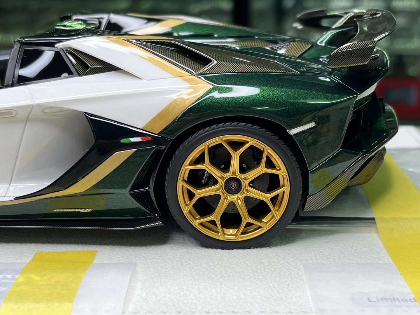 MakeUp 1/18 SVJ Roadster Ad Persona