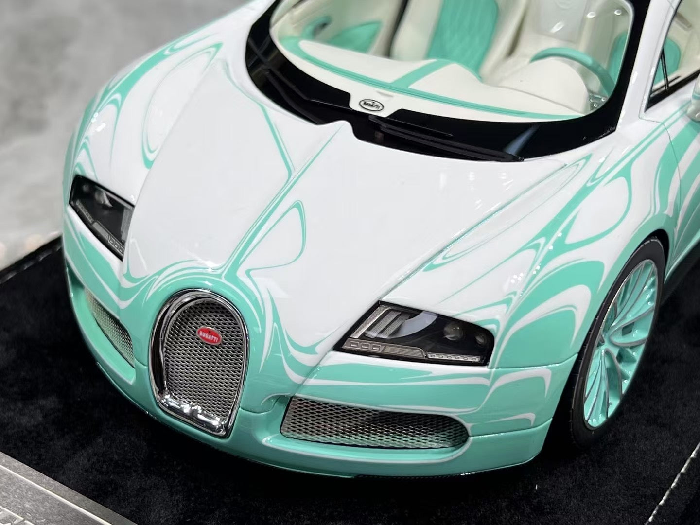 Henson & Heaven (HH) Bugatti Veyron 1/18