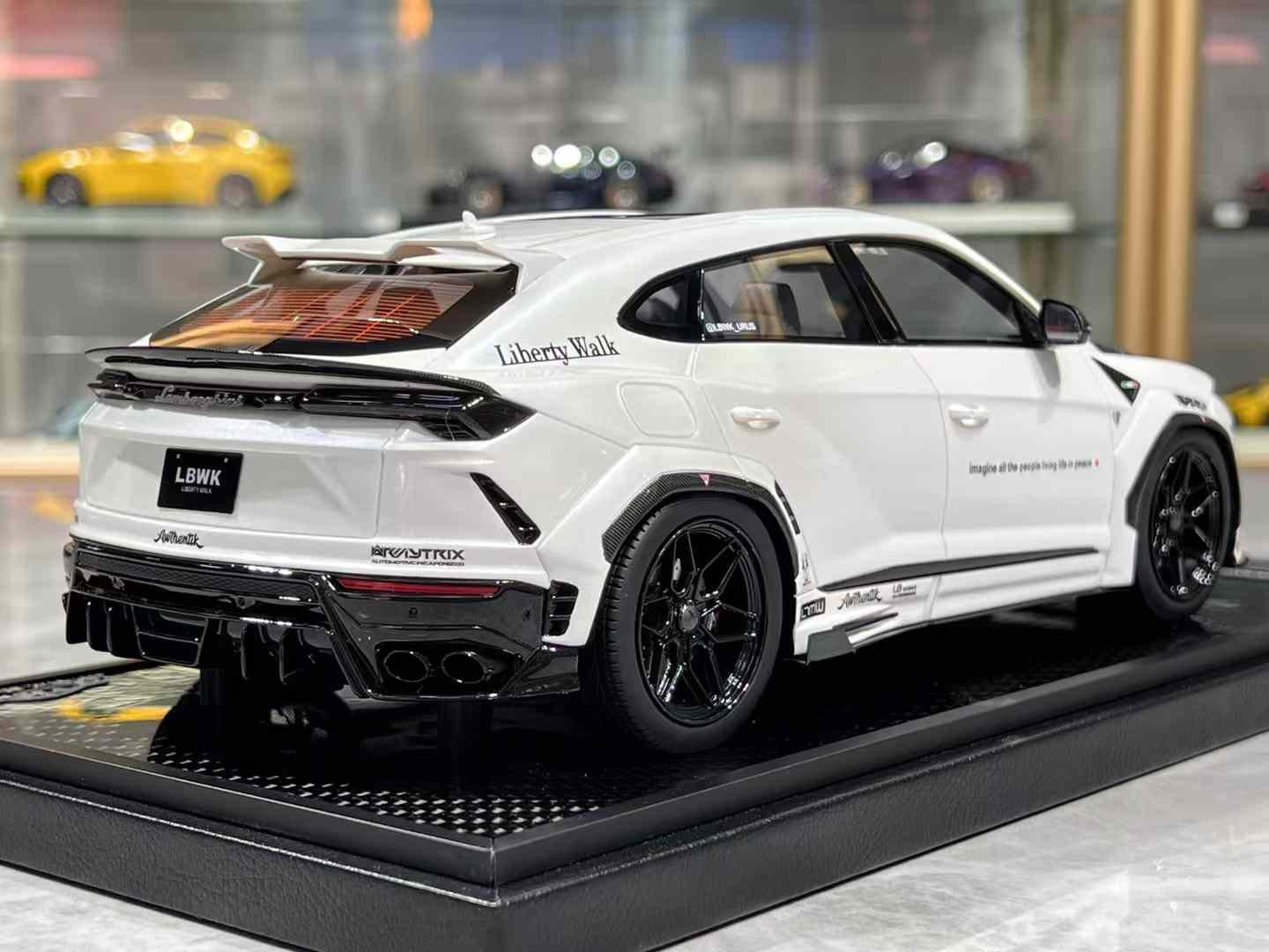 VIP Models Lamborghini Urus 1/18