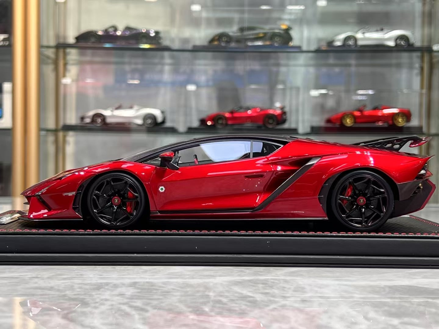 MR Lamborghini Invencible 1/18