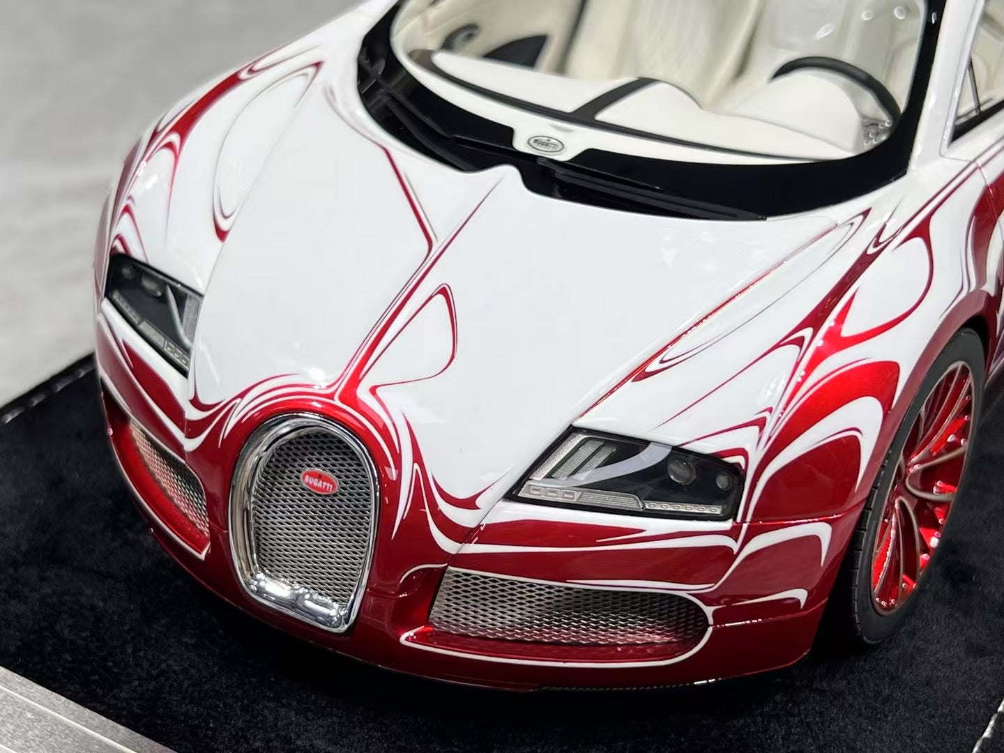Henson & Heaven (HH) Bugatti Veyron 1/18
