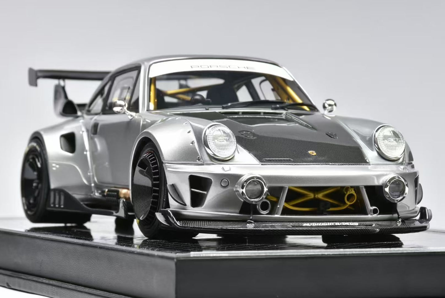 MCM RWB 964 1/18