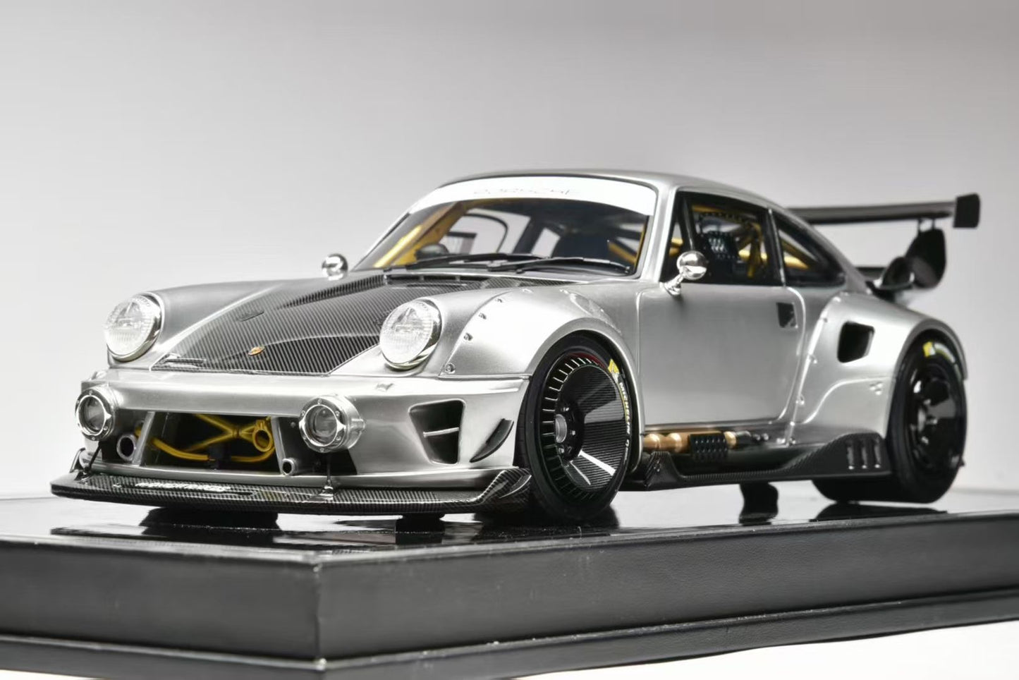 MCM RWB 964 1/18