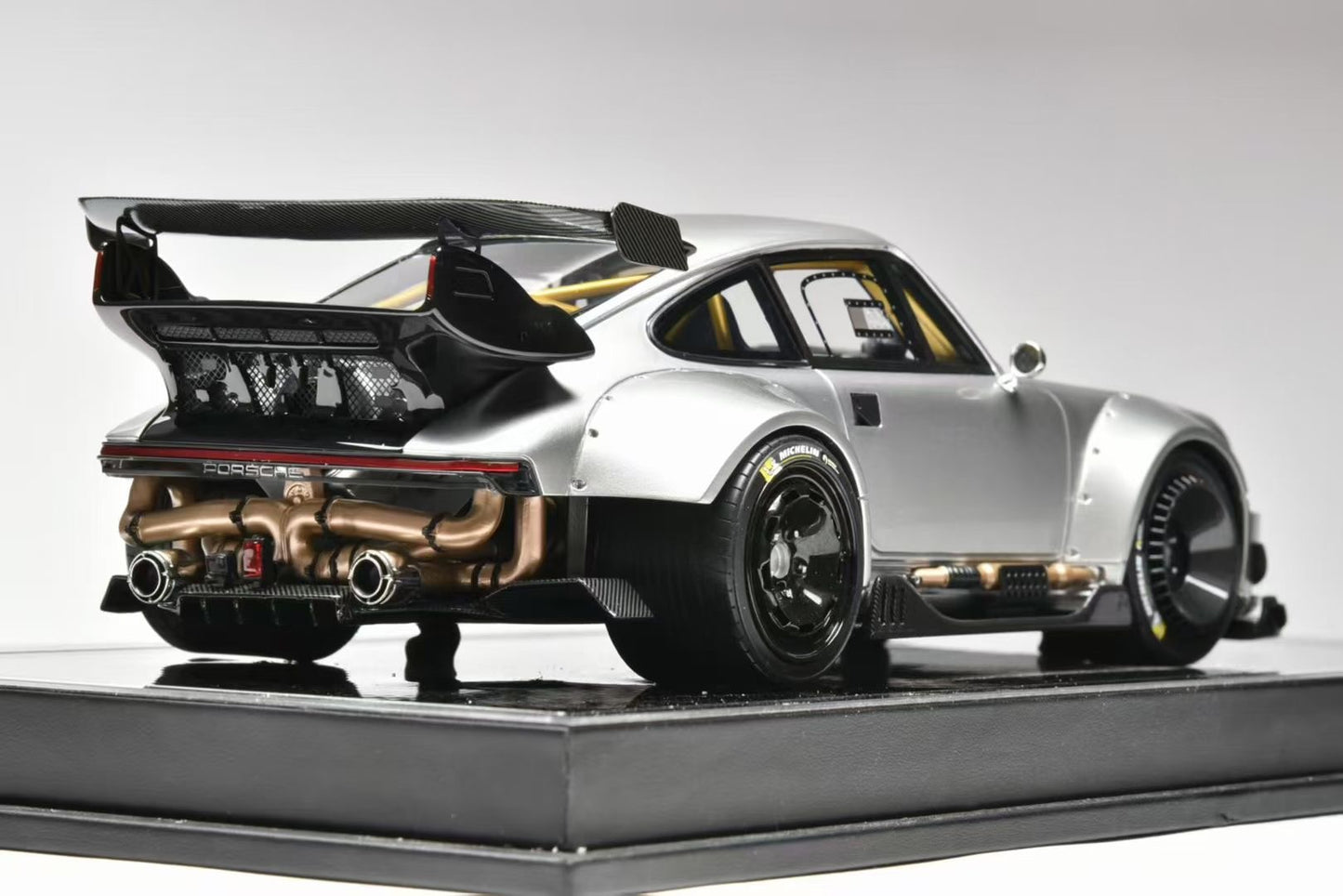 MCM RWB 964 1/18
