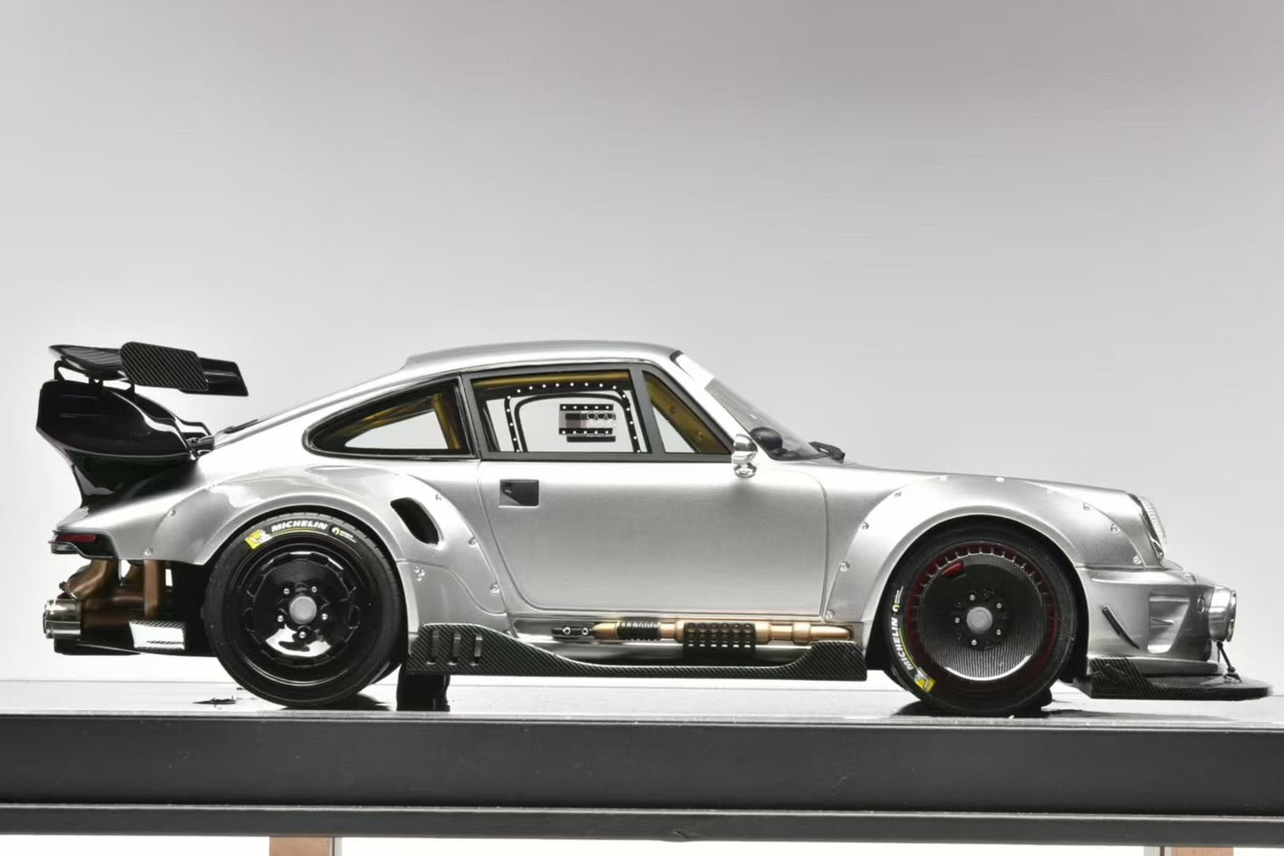 MCM RWB 964 1/18