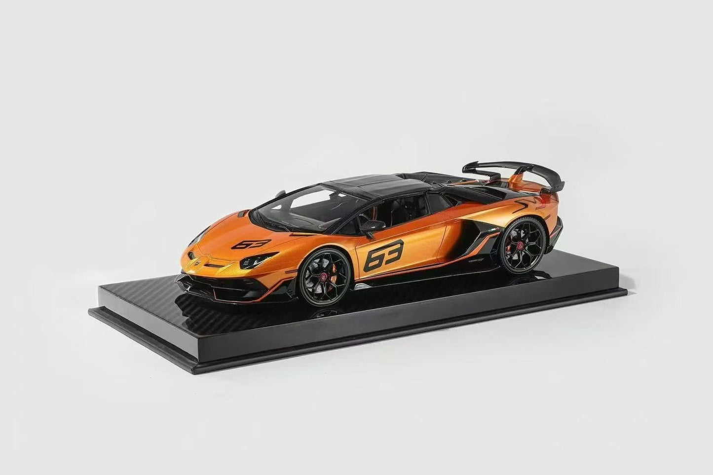 (Pre-Order) Ultra Unique/ Runner Aventador SVJ 1/18