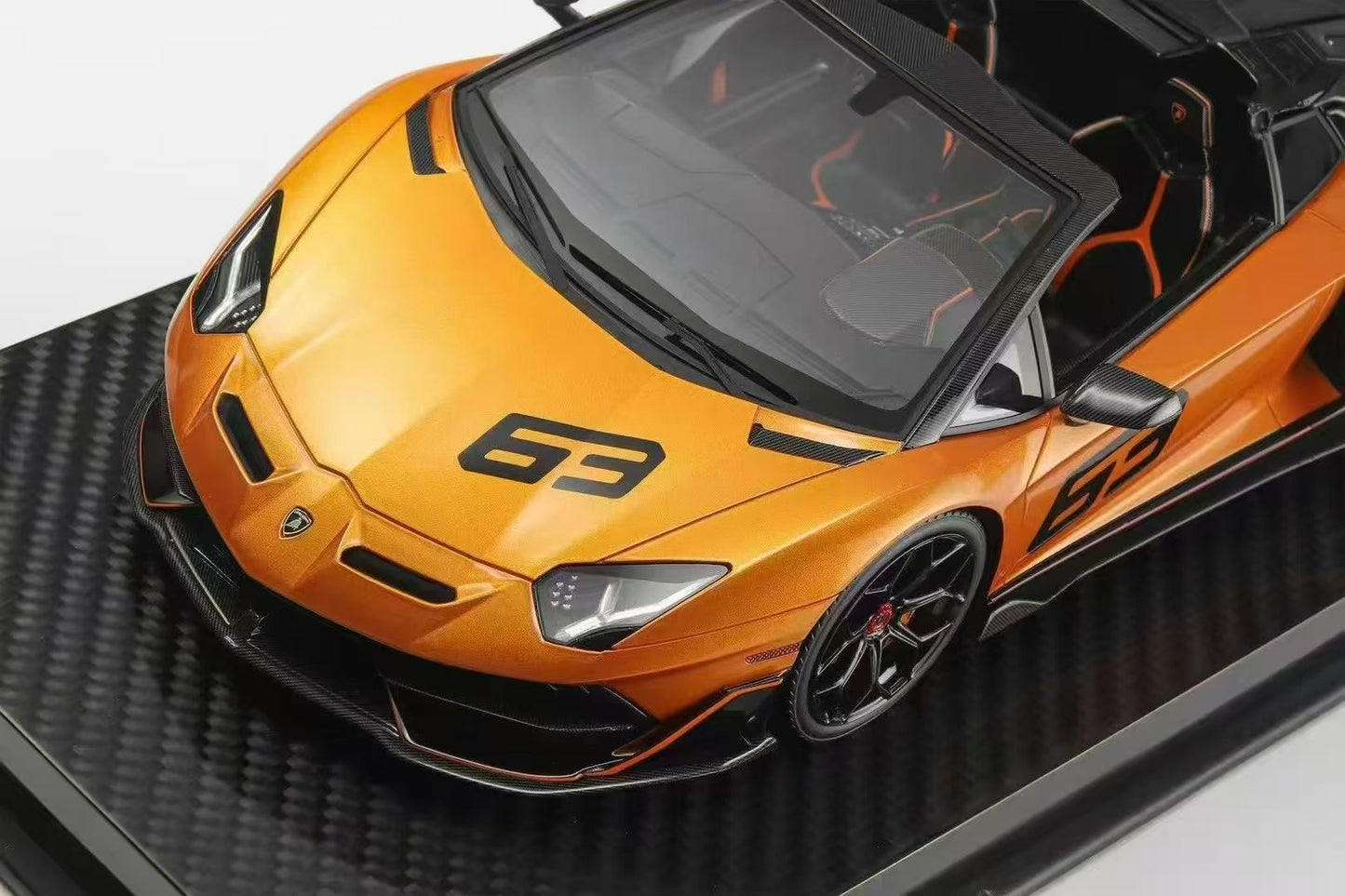 (Pre-Order) Ultra Unique/ Runner Aventador SVJ 1/18