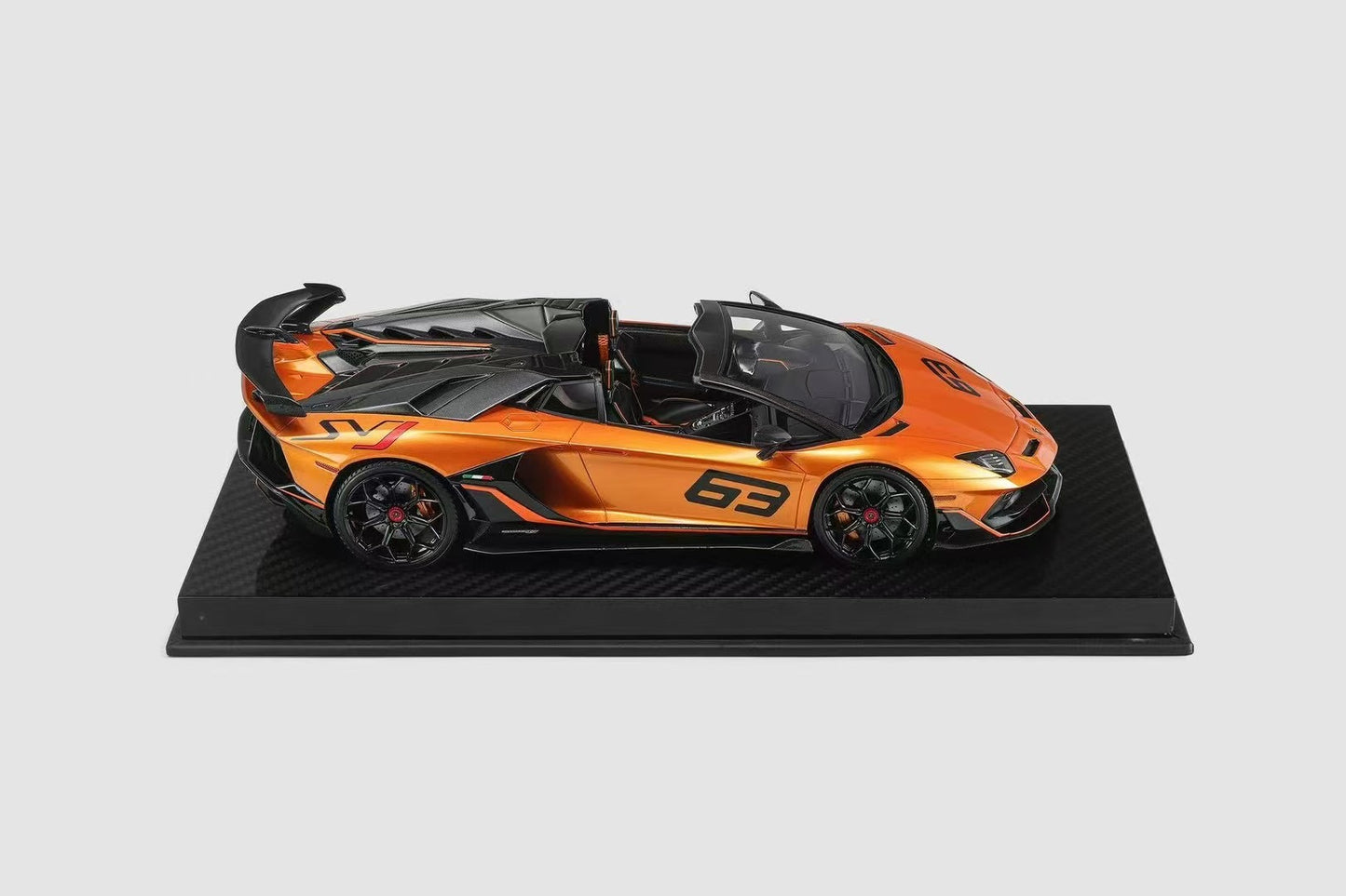 (Pre-Order) Ultra Unique/ Runner Aventador SVJ 1/18