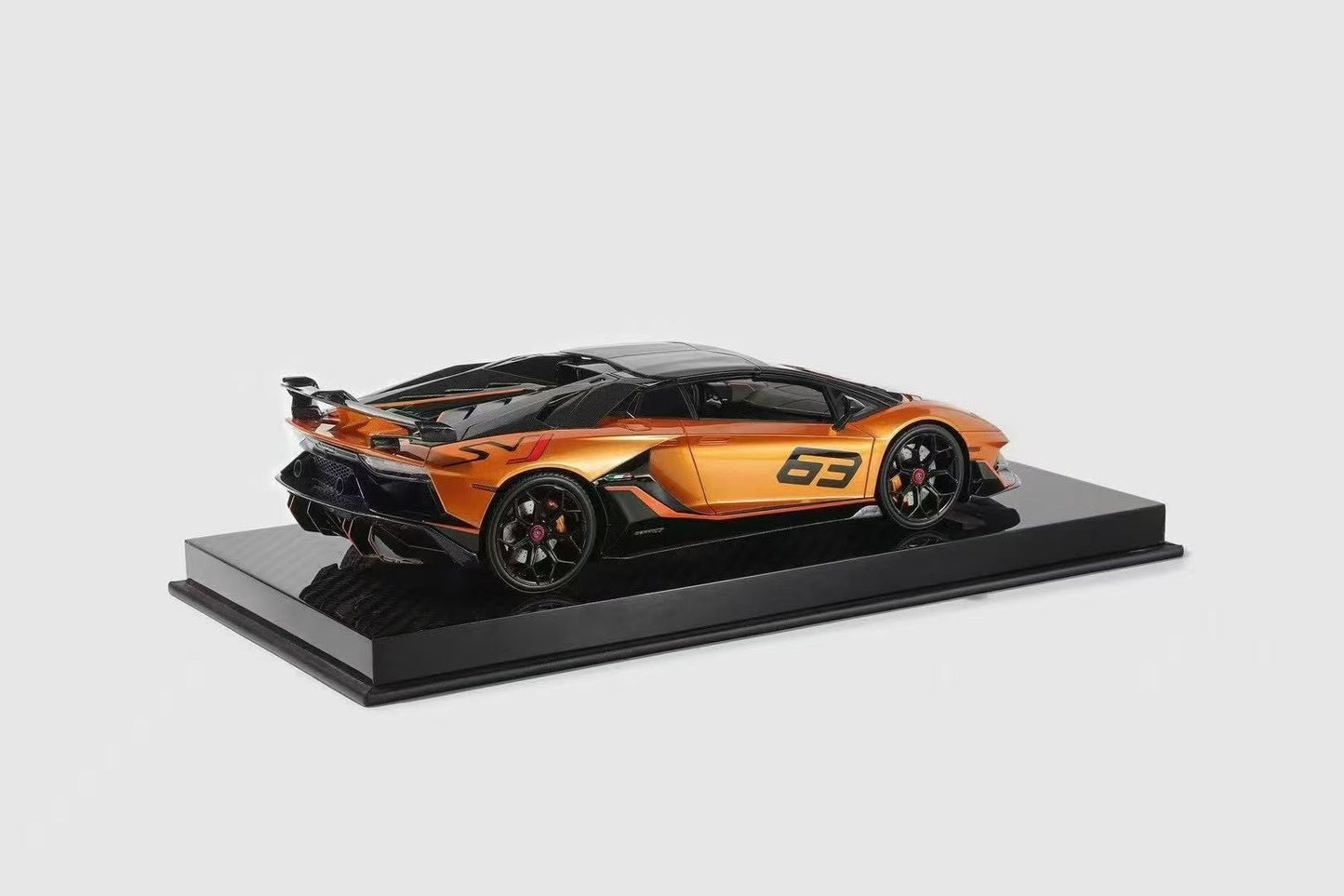 (Pre-Order) Ultra Unique/ Runner Aventador SVJ 1/18