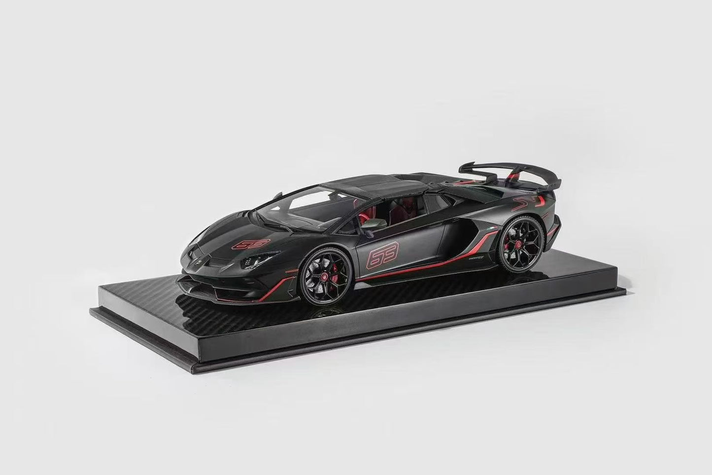 (Pre-Order) Ultra Unique/ Runner Aventador SVJ 1/18